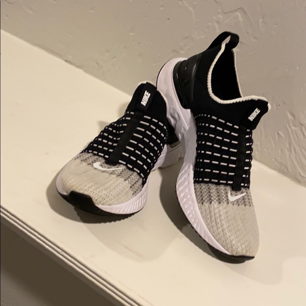 Nike Women React Phantom Run FlyKnit 2